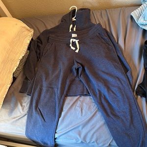 Sweatshirt / joggers